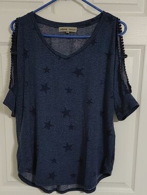 Absolutely Famous Navy Star Cold-Shoulder V-Neck Tee Women's Size Large